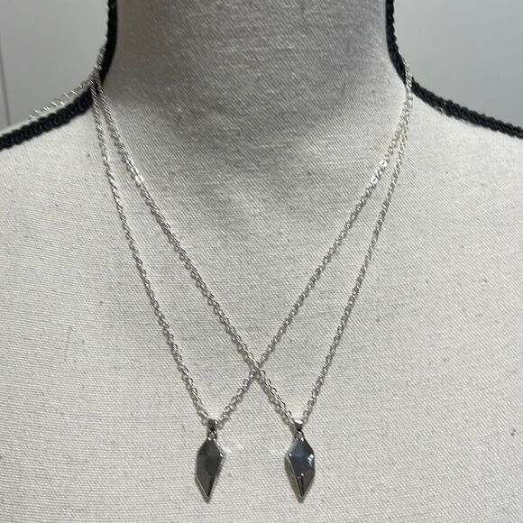 None Jewelry - NWOT 2 1/2 magnetic heart pendant with chain